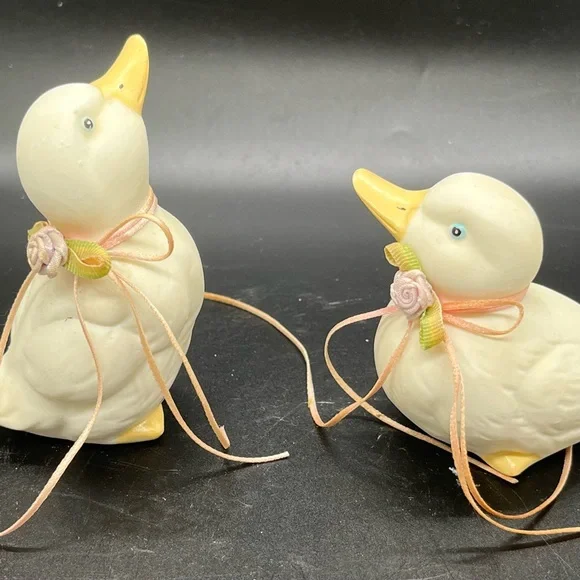 Vintage DEPT56  Duckling With A Pink Ribbon  Figurine - Porcelain   Retired Set - Picture 6 of 13